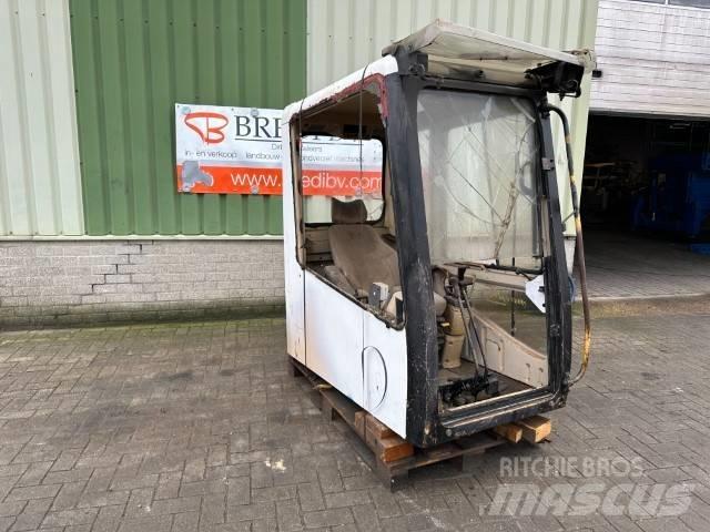 CAT 325 LN 駕駛室與內部