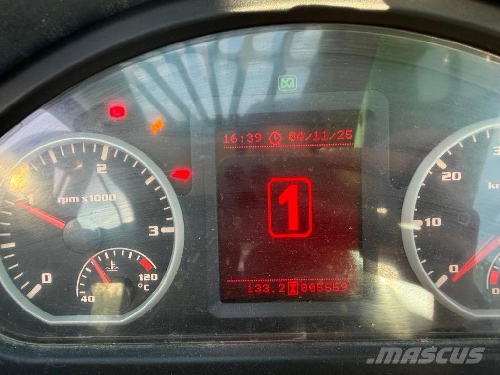 Merlo P 40.17 伸縮臂操作車