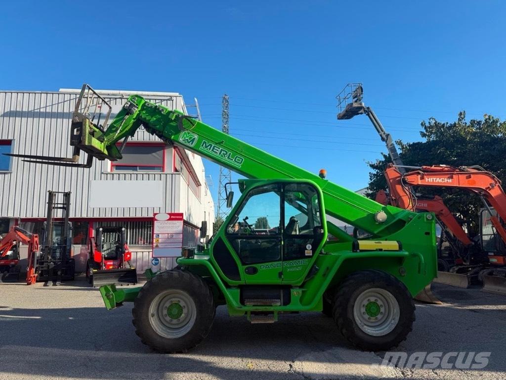 Merlo P 40.17 伸縮臂操作車