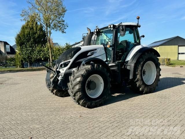 Valtra T214 Versu 曳引機