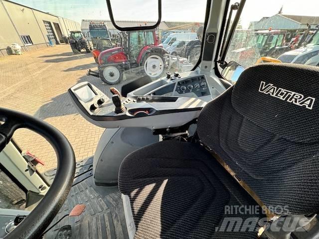 Valtra T214 Versu 曳引機