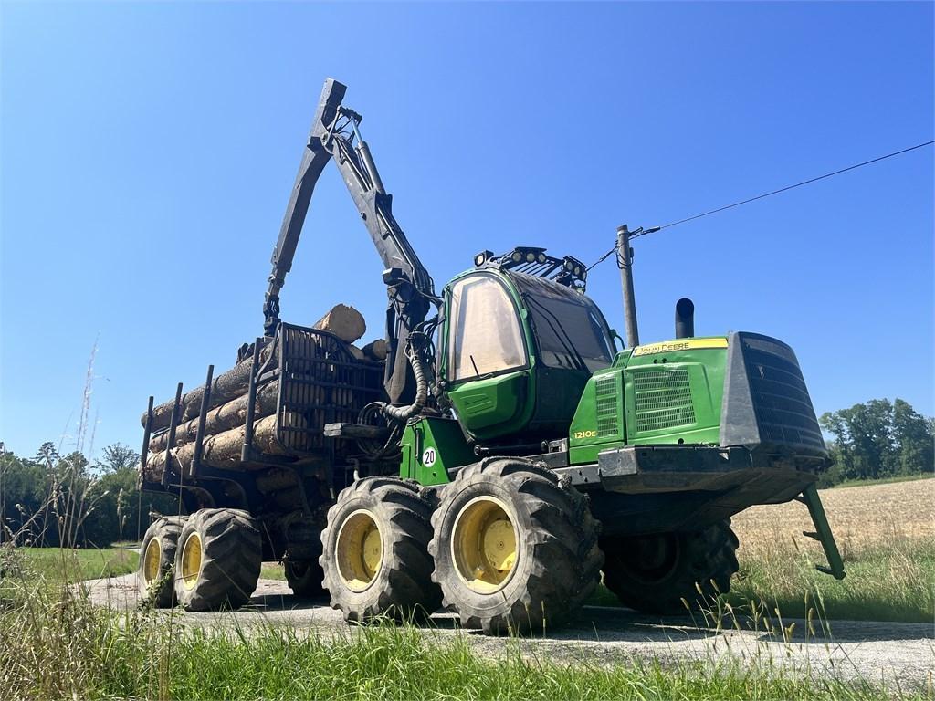 John Deere 1210E 集運機