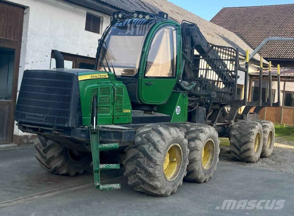 John Deere 1210E 集運機