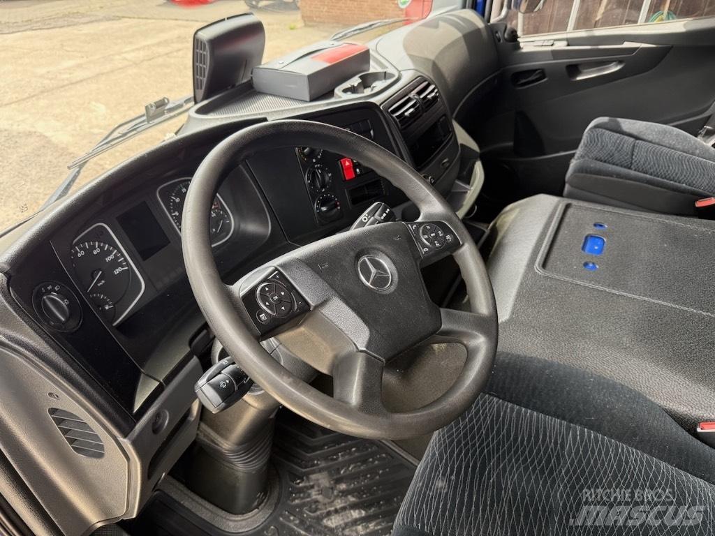 Mercedes-Benz 1630L 平板式/側卸式卡車