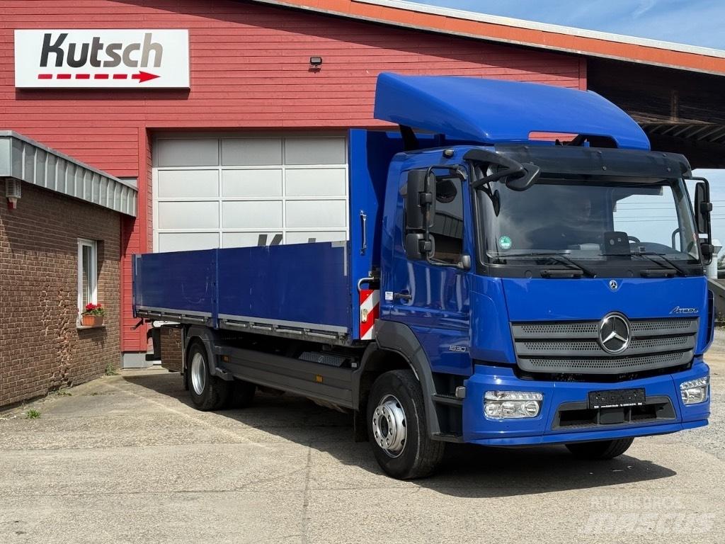 Mercedes-Benz 1630L 平板式/側卸式卡車