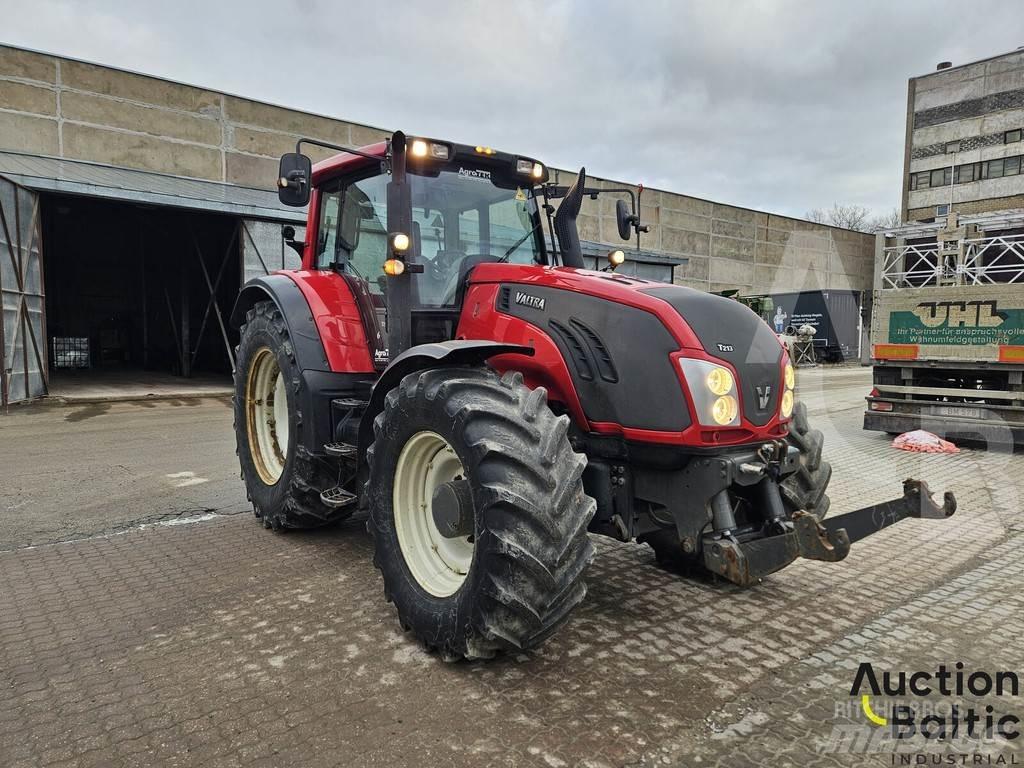 Valtra T213V 曳引機