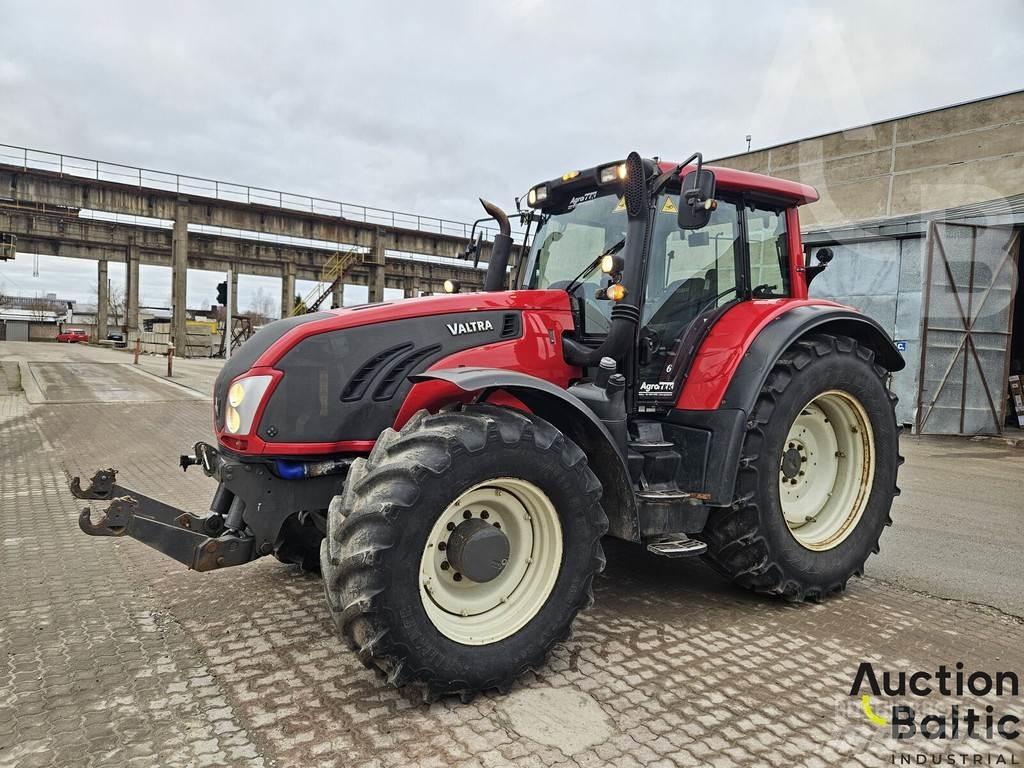 Valtra T213V 曳引機
