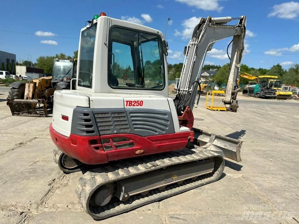 Takeuchi TB250 小型挖土機/掘鑿機<7t(小型挖掘機)