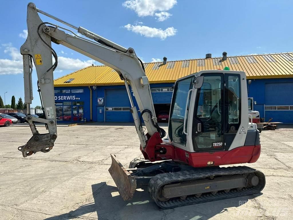Takeuchi TB250 小型挖土機/掘鑿機<7t(小型挖掘機)