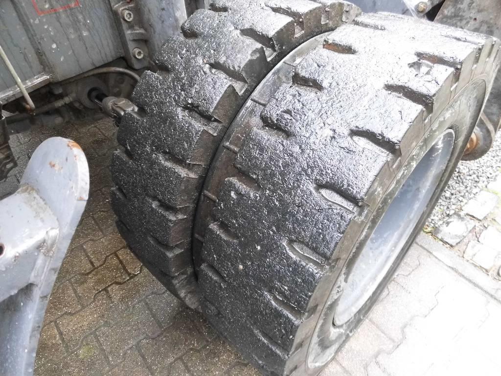 Atlas 230 MH 廢棄物/工業用操作車