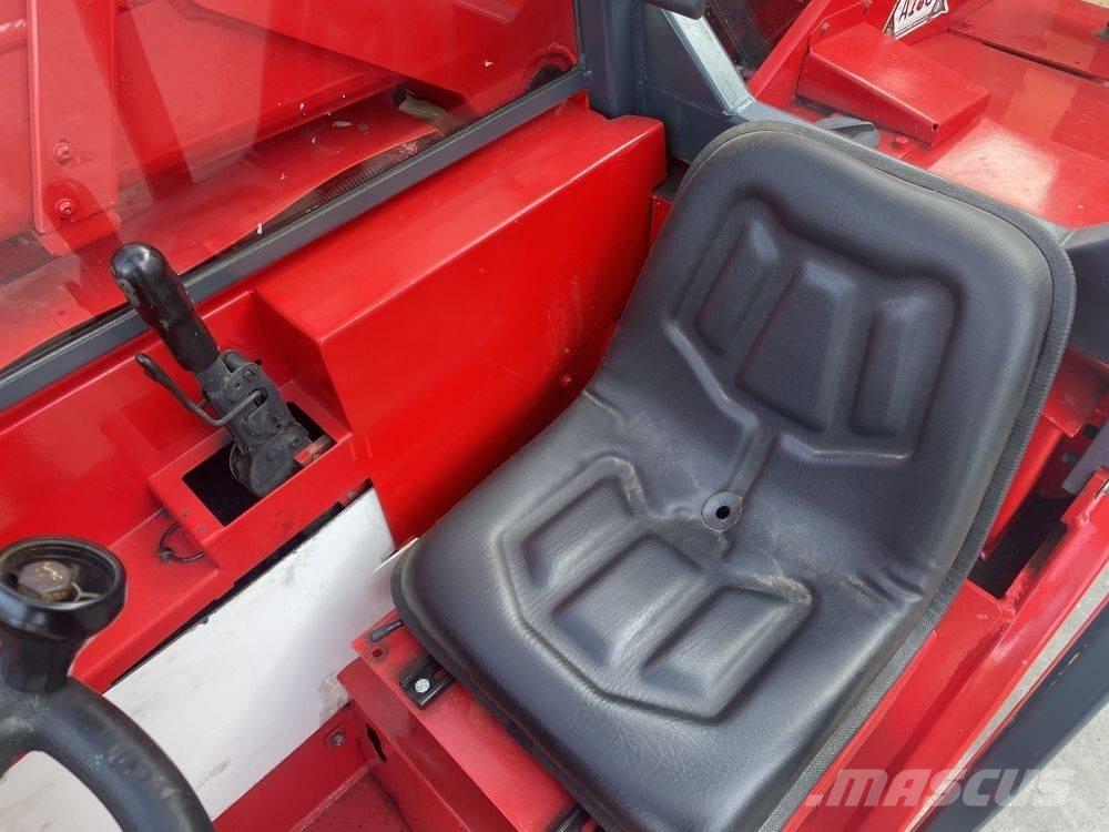 Manitou BT 420 伸縮臂操作車