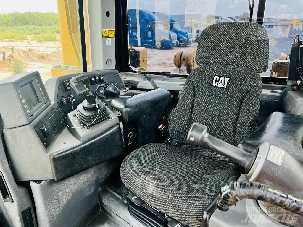 CAT D 8 T 履帶推土機