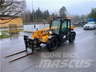 JCB 525-60T5 伸縮臂操作車