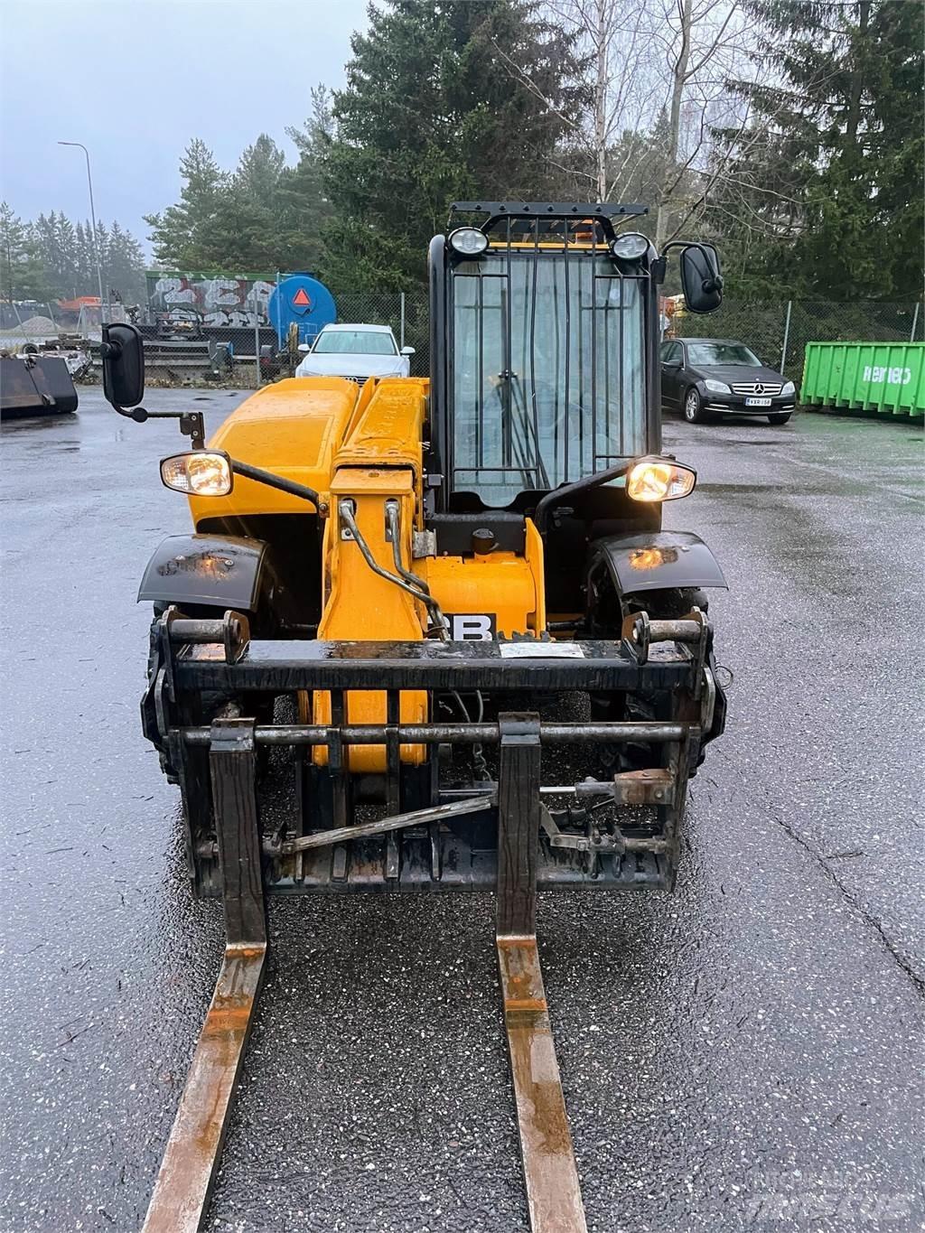 JCB 525-60T5 伸縮臂操作車