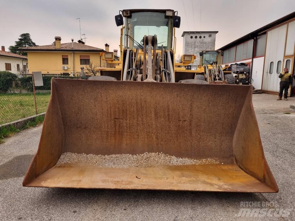 Volvo BM L120C 輪胎式裝載機