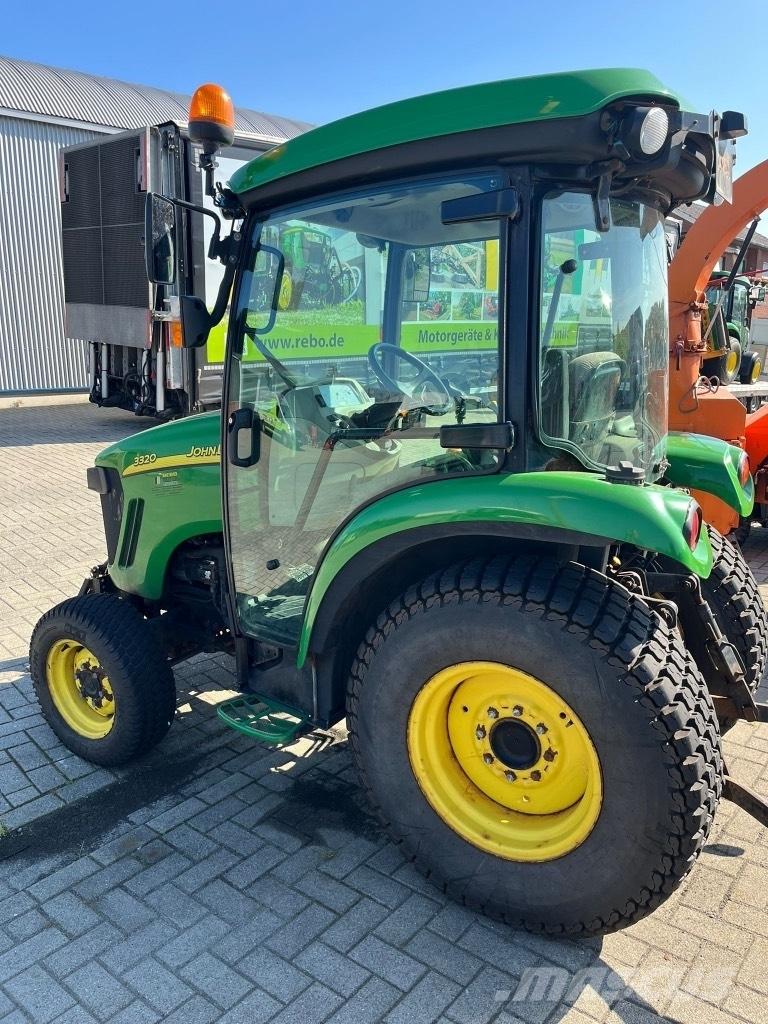 John Deere 3320 小型曳引機