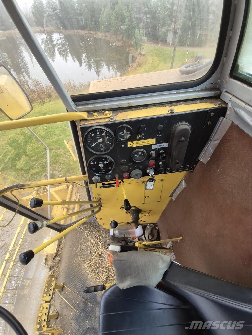 New Holland 8030 聯合收穫機