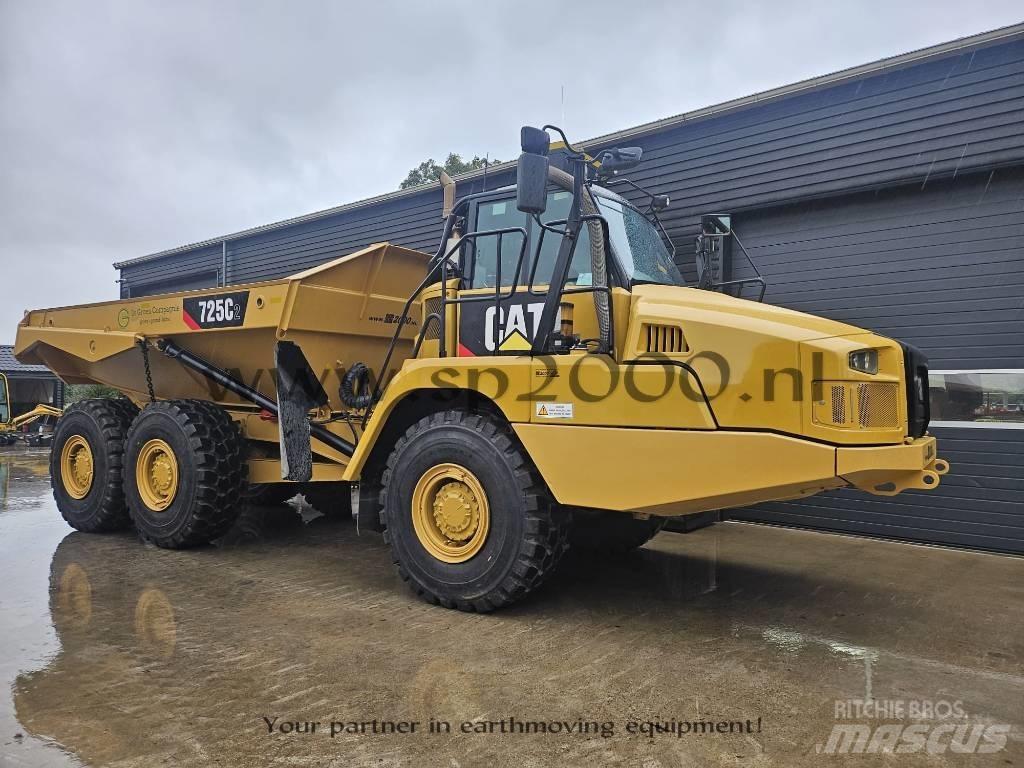 CAT 725C2 鉸接式起吊車