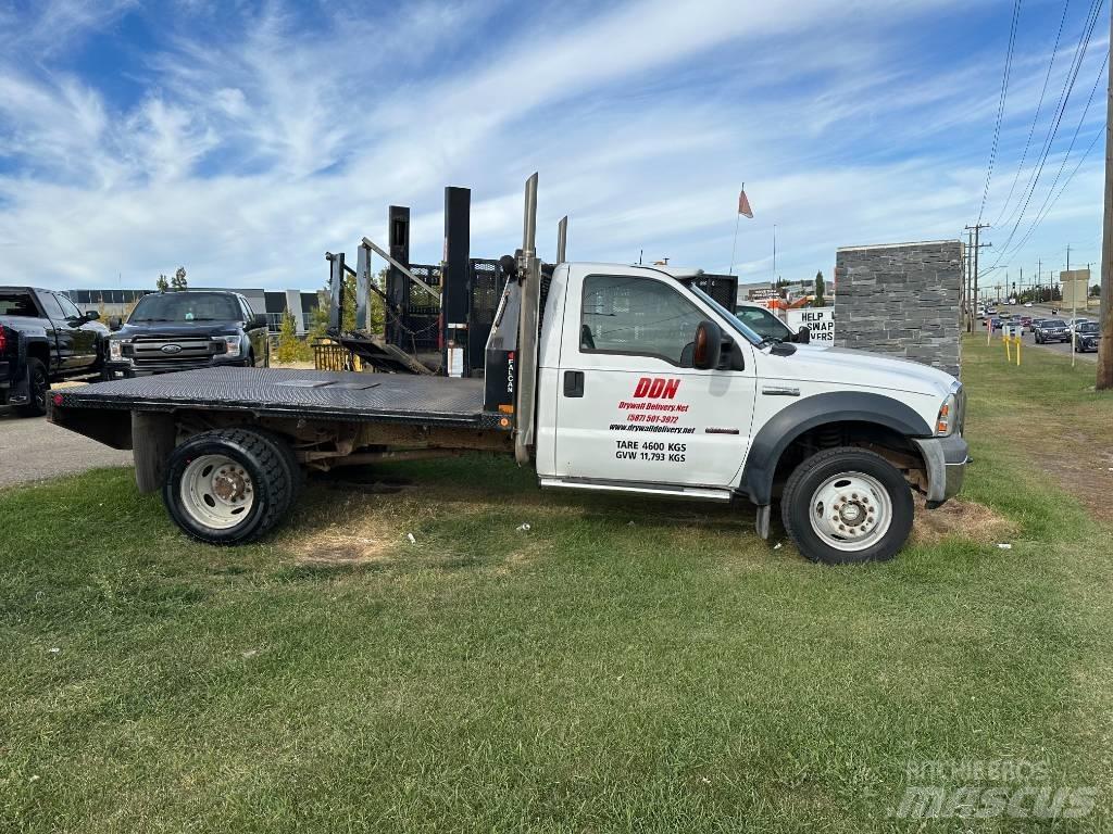 Ford F 550 XLT 平板式/側卸式卡車