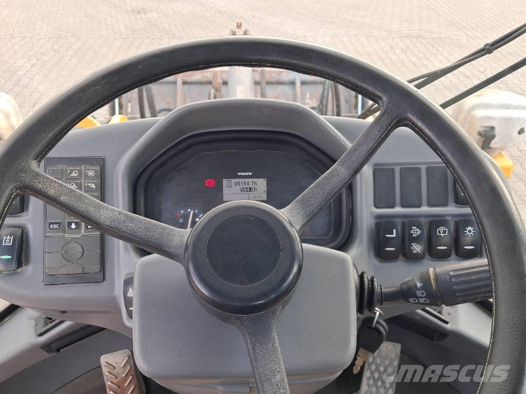 Volvo L 30 G 輪胎式裝載機