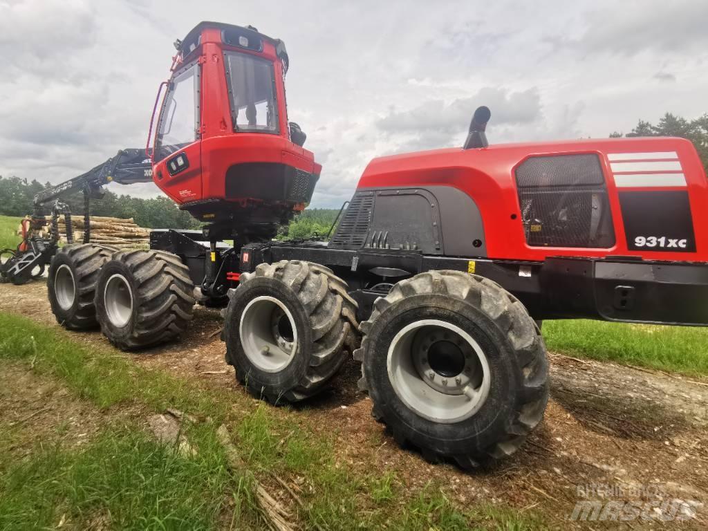 Komatsu 931 XC 收穫機