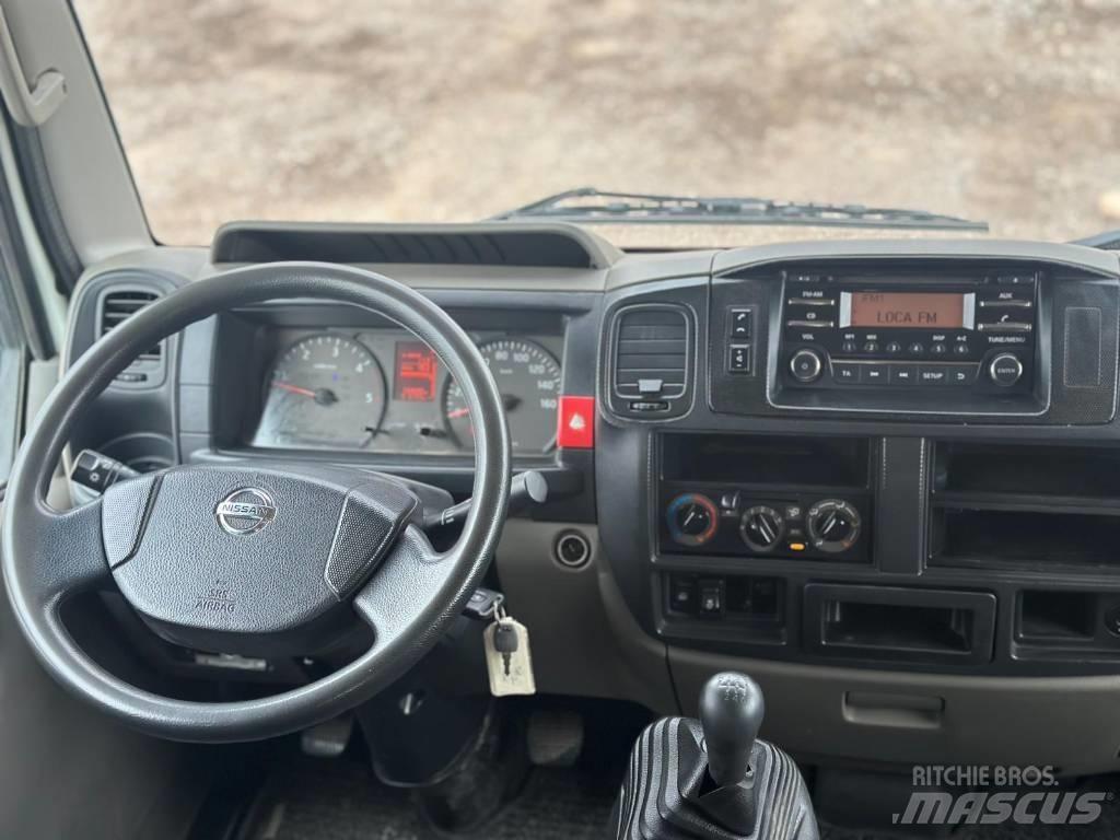 Nissan NT 400 皮卡.傳統半斗卡車/側卸板