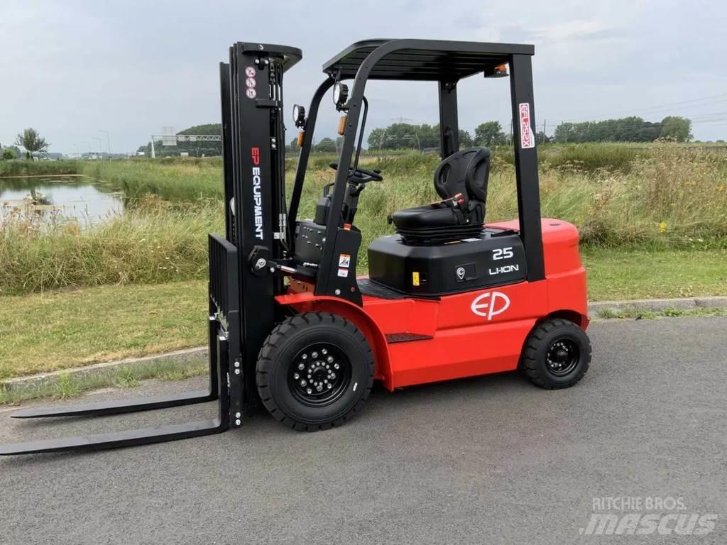 EP EFL 252 XS 電動堆高機