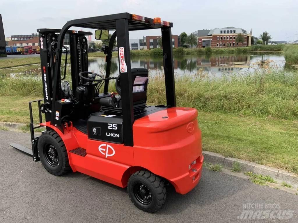 EP EFL 252 XS 電動堆高機