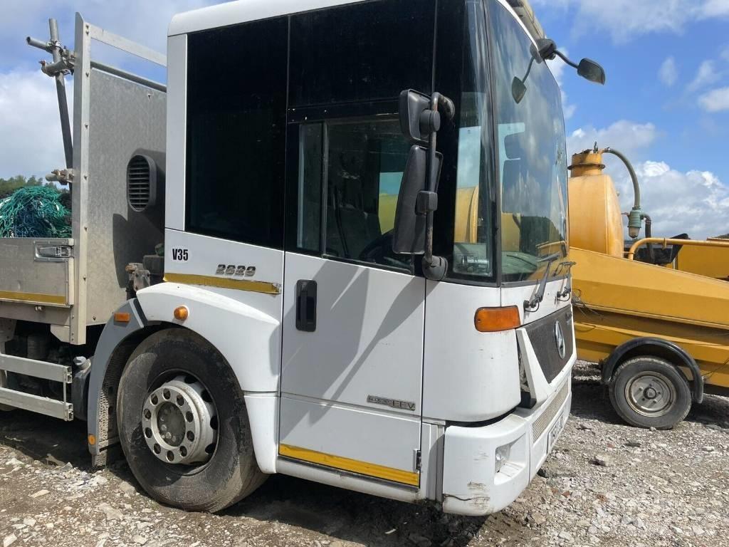 Mercedes-Benz 2629 平板式/側卸式卡車