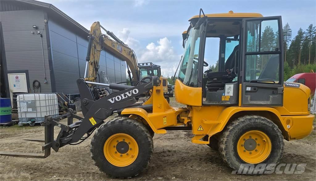 Volvo L30G 輪胎式裝載機