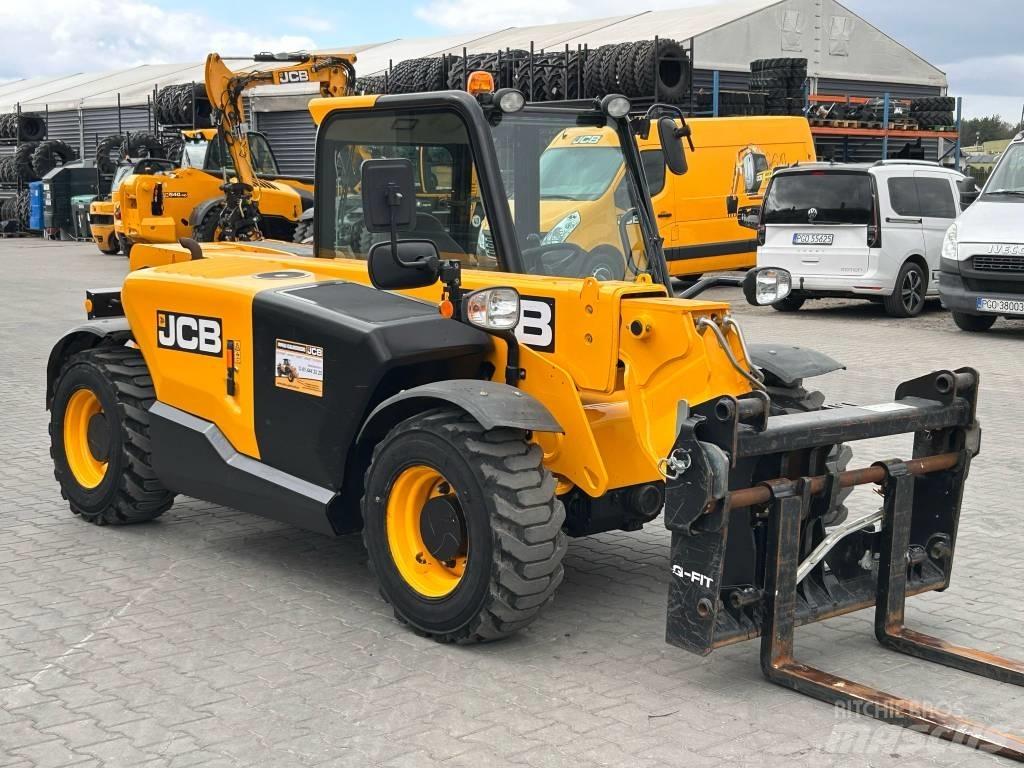 JCB 525-60 伸縮臂操作車