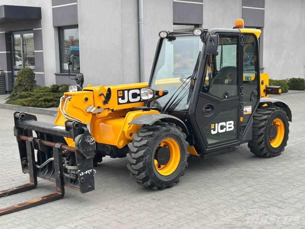 JCB 525-60 伸縮臂操作車