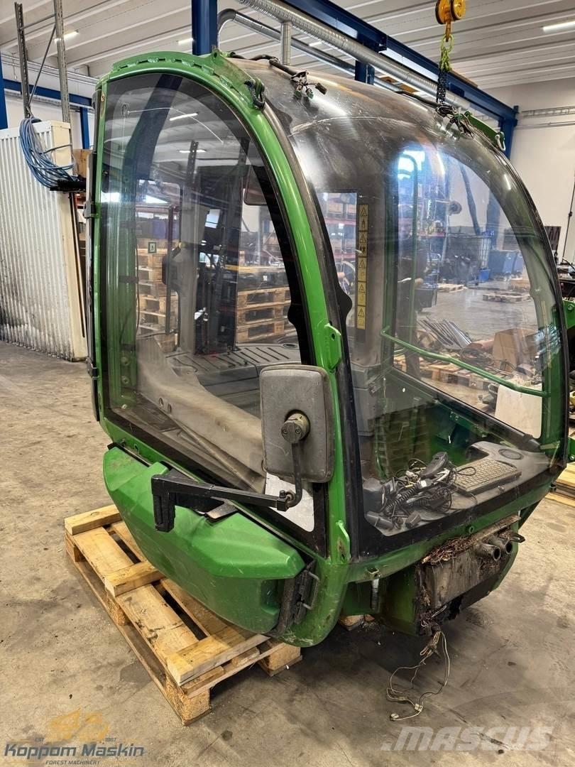 John Deere 1210E 駕駛室與內部