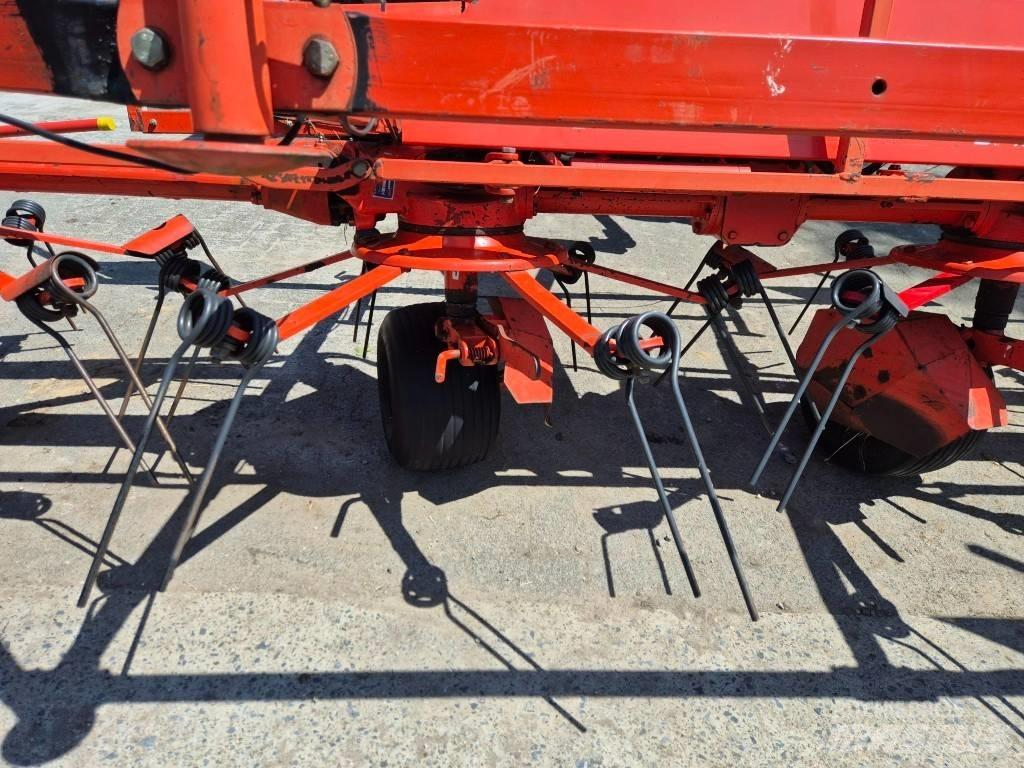 Kuhn GF 8501 MHO 耙與翻草機