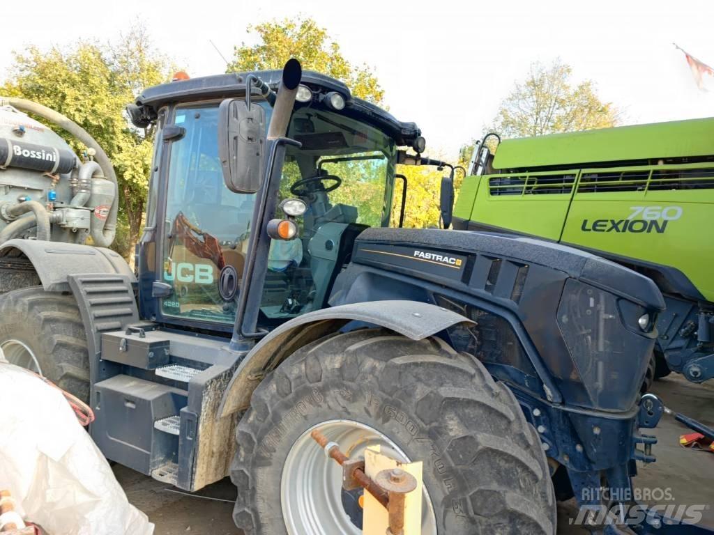 JCB Fastrac 4220 曳引機