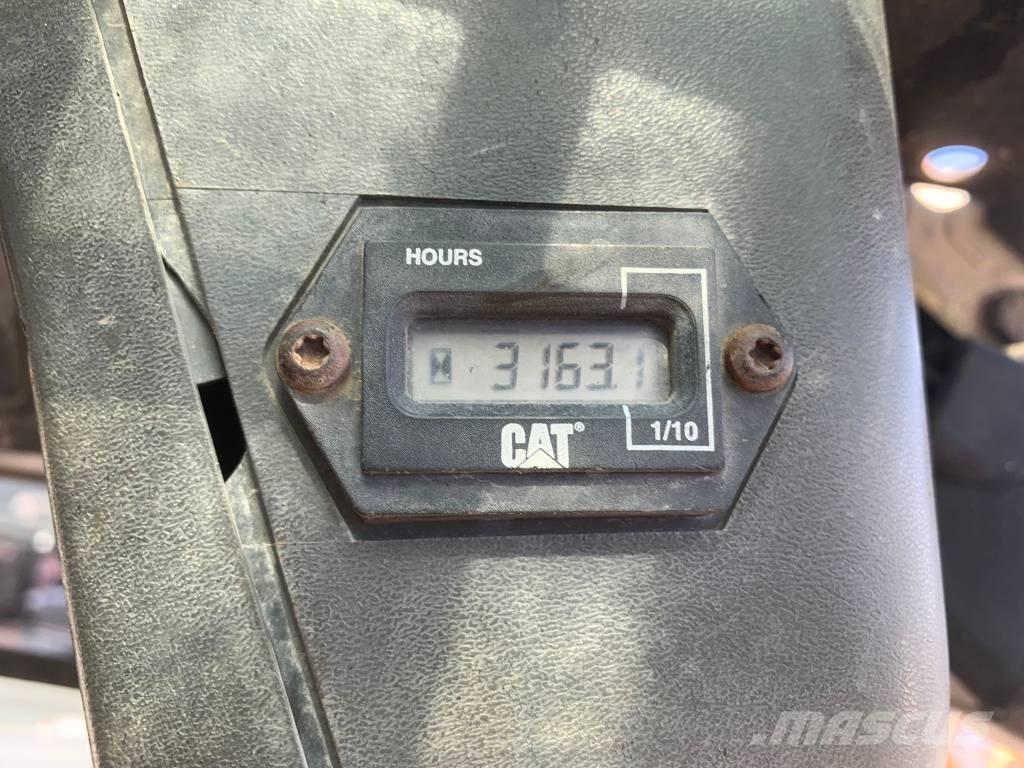 CAT 277 滑移轉向裝載機