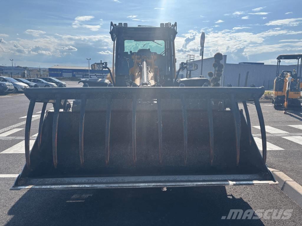 JCB TM 320 S 農業用伸縮臂裝載機