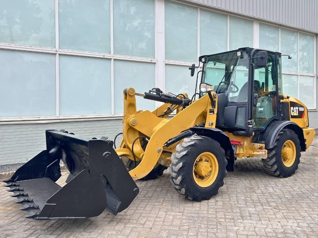 CAT 906 M    2016 輪胎式裝載機