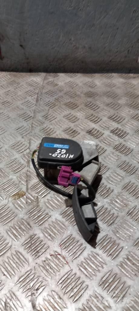 MAN TGA   81259706100 駕駛室與內部