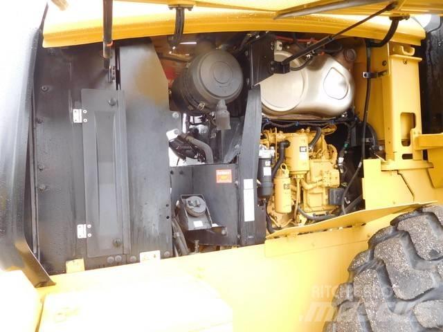 CAT 926M 輪胎式裝載機