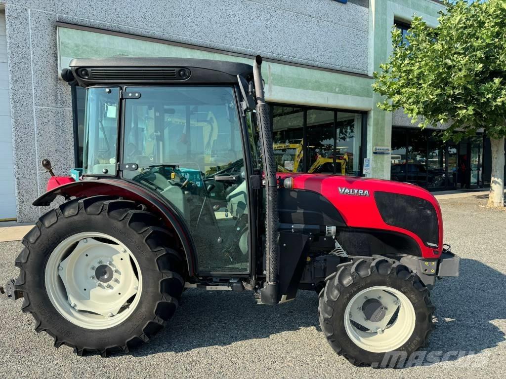 Valtra F95 曳引機