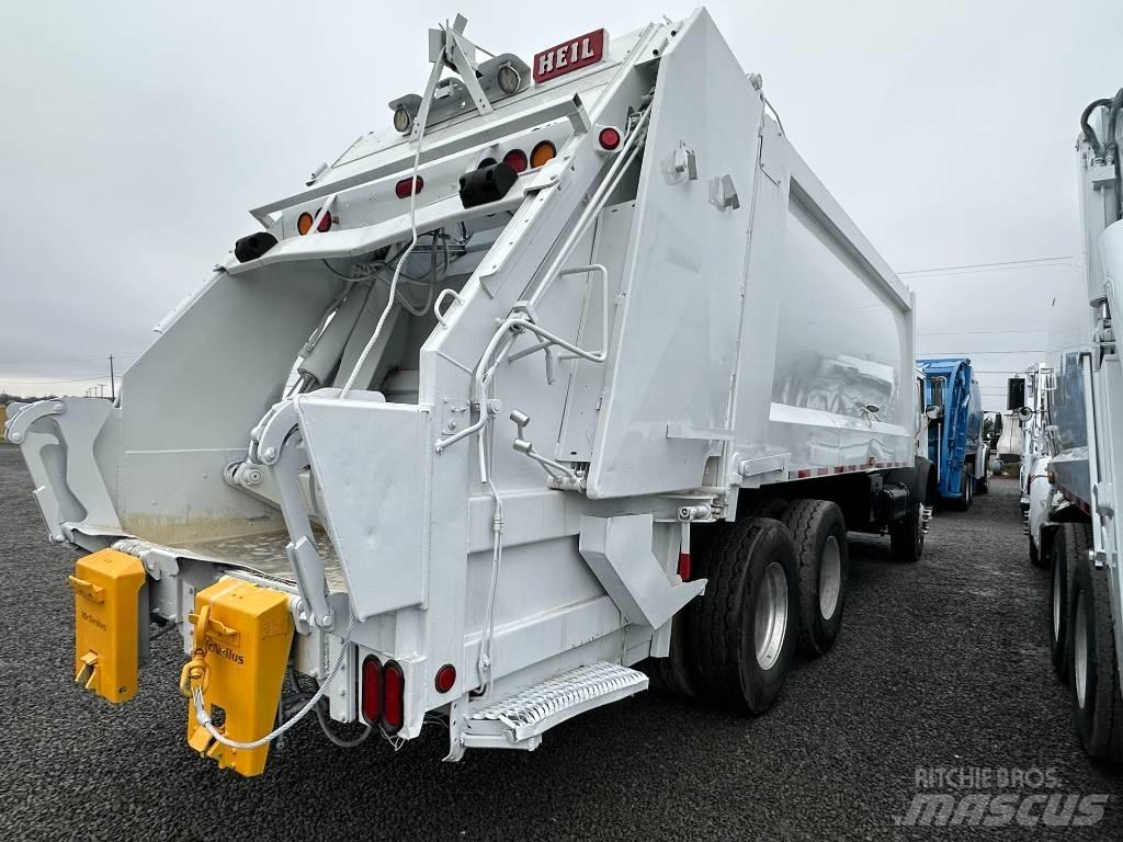 Mack MR 垃圾車