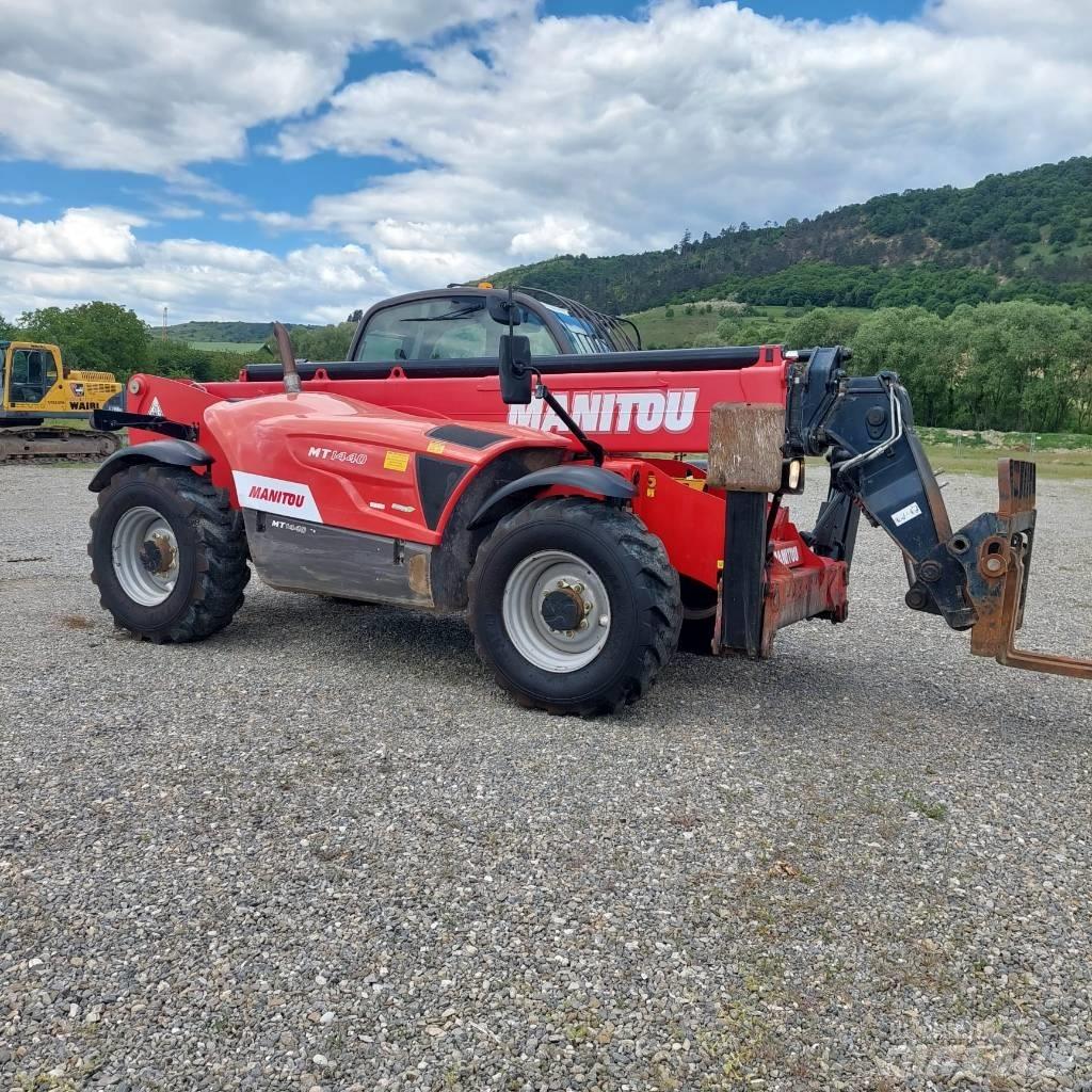 Manitou MT 1440 伸縮臂操作車