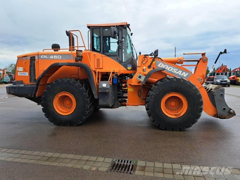 Doosan DL 450-3 輪胎式裝載機
