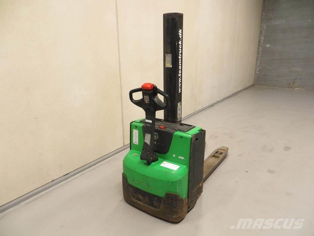 Cesab S208L 自走式堆積機