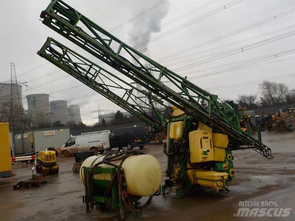 John Deere 510 牽引式噴霧機