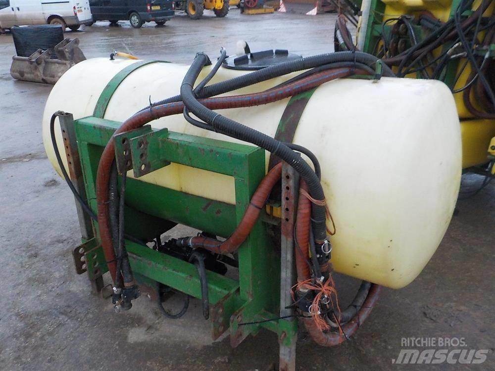 John Deere 510 牽引式噴霧機