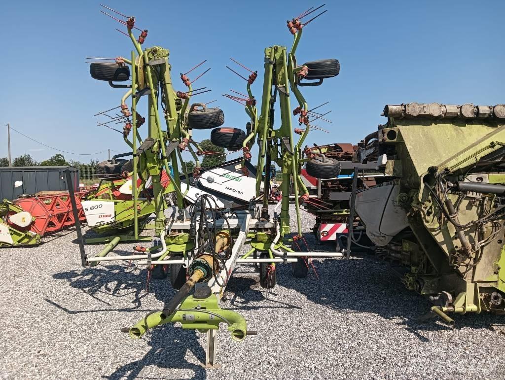 CLAAS Volto 900 T 耙與翻草機