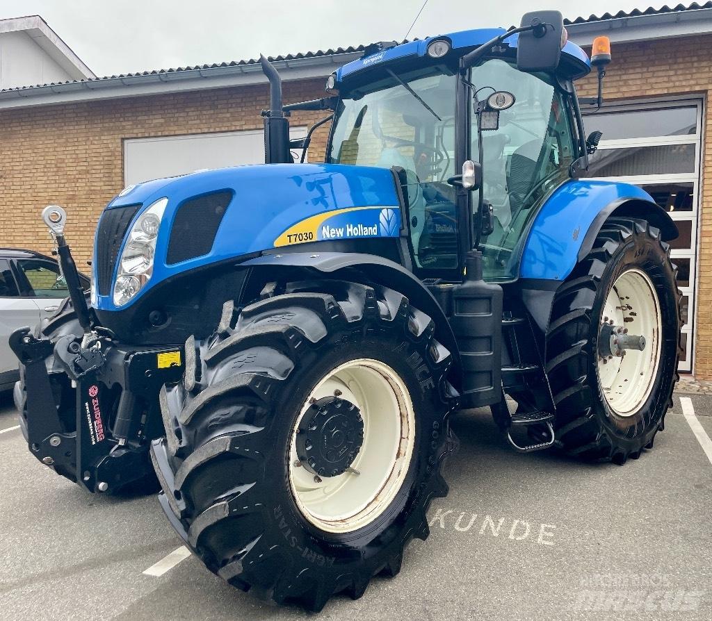 New Holland T 7030 曳引機
