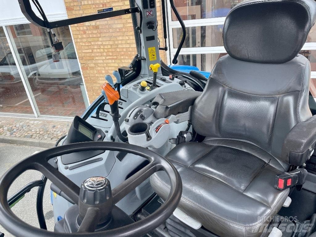 New Holland T 7030 曳引機